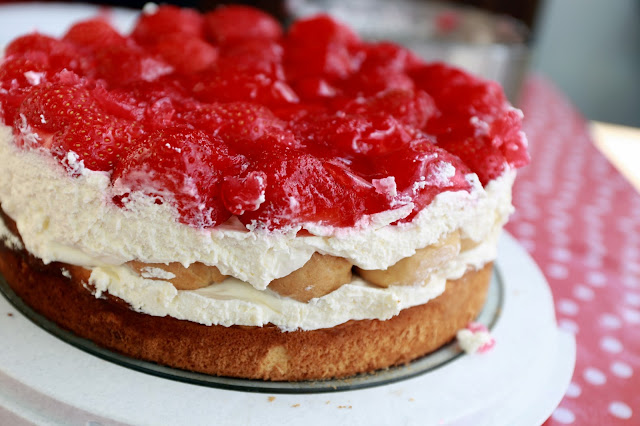 Sachen die glücklich machen: Erdbeer-Windbeutel-Torte