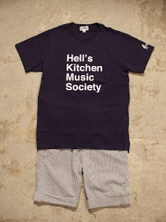 EG WORKADAY × SUNRISE MARKET 別注 Hell's Kitchen Music Society Print T-Shirt - Navy/White