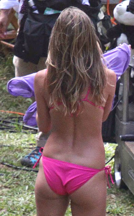 Jennifer aniston bent over - 🧡 Jennifer-Aniston-Feet-46654.jpg ImageBan.r....