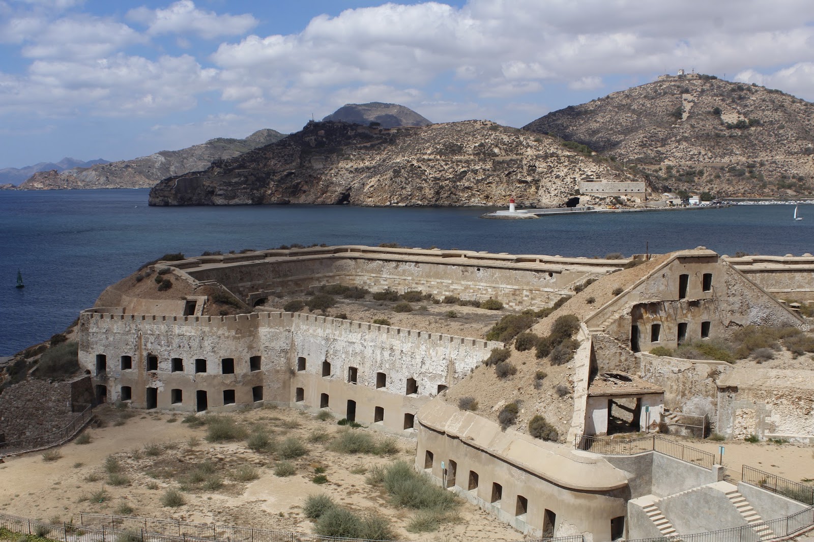Excursión curiosa Baterías de costa abandonadas en Cartagena EXCURSIONES Y SENDERISMO