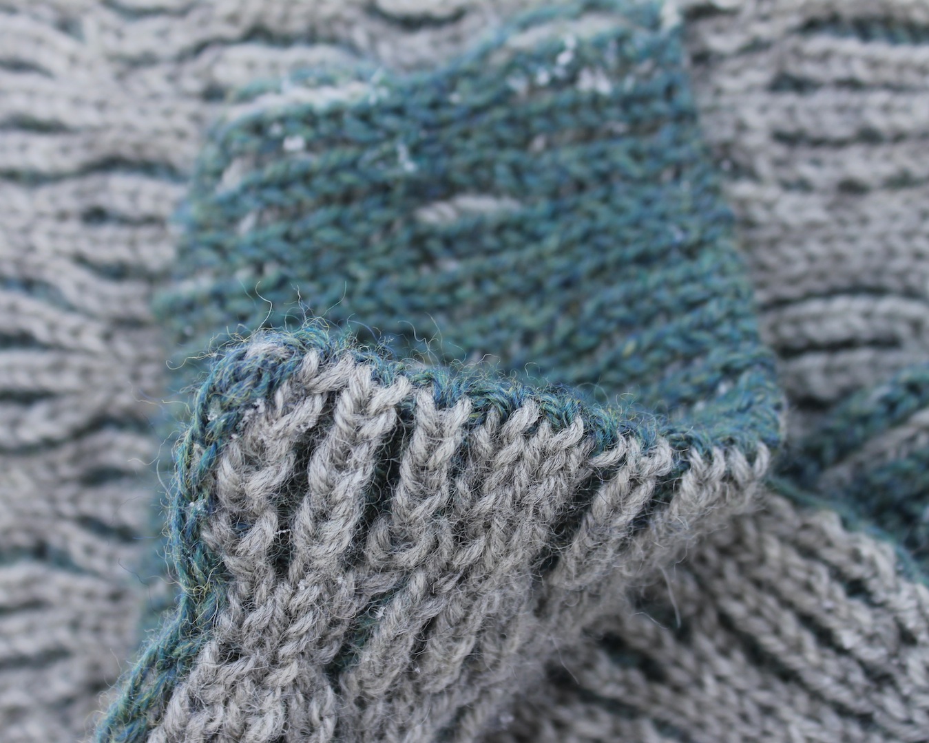 Hilde haakt Sjaal in patentsteek met 2 kleuren breien