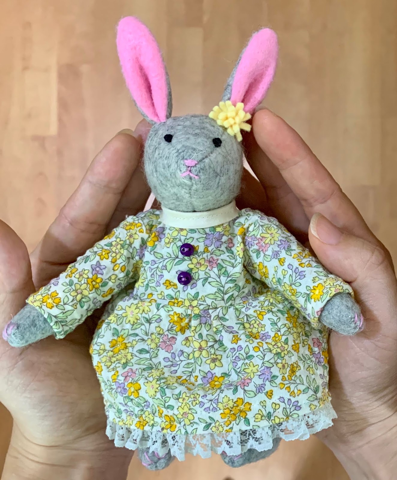 How To Sew Little Felt Animals by Sue Quinn – Craft Book Review – Tin Teddy