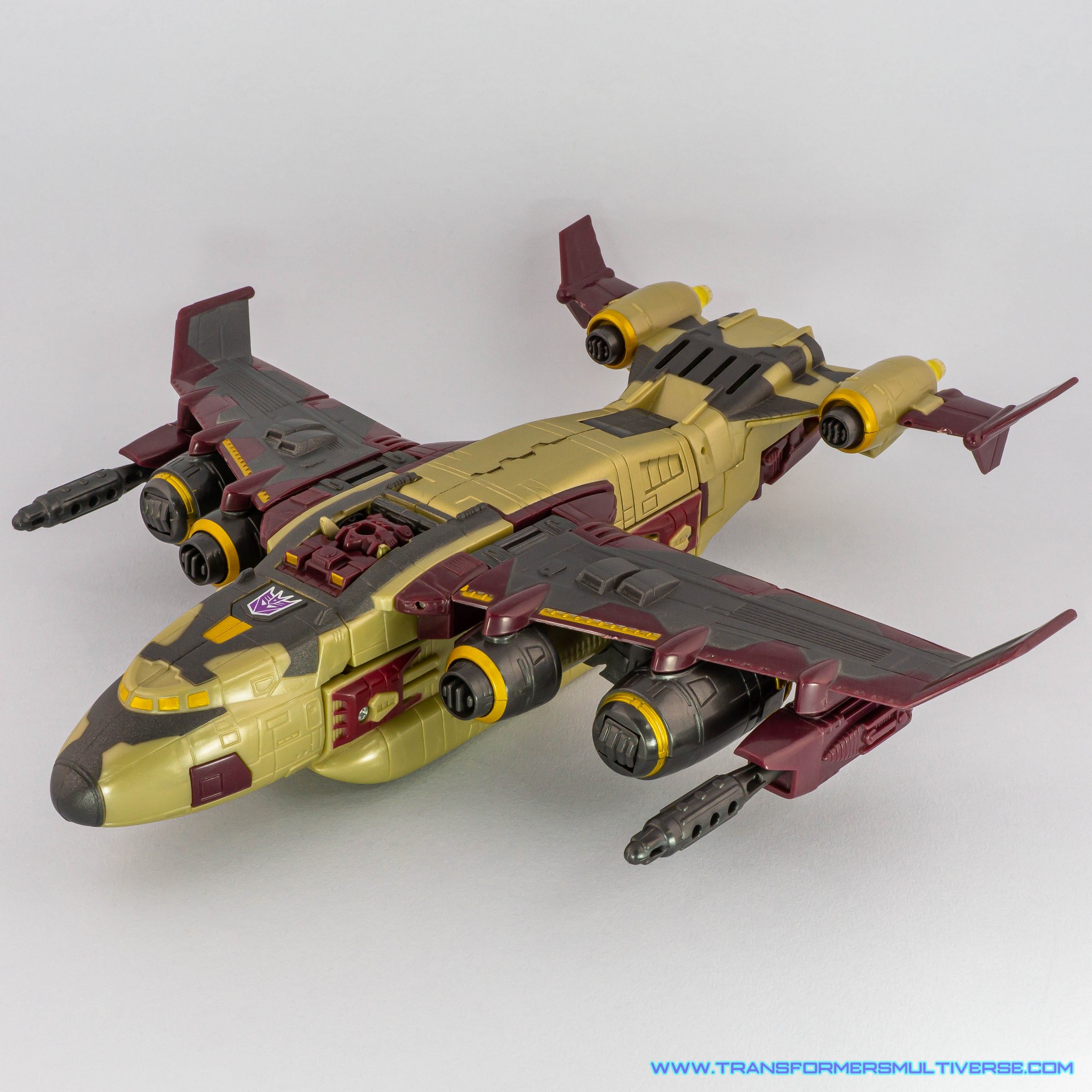 Transformers Cybertron Sky Shadow Cargo plane mode