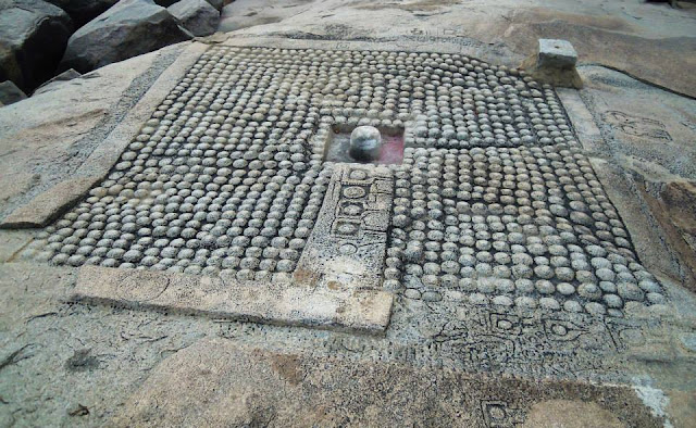 1001 Shiva Lingas on the banks of the Tungabhadra river, Hampi.