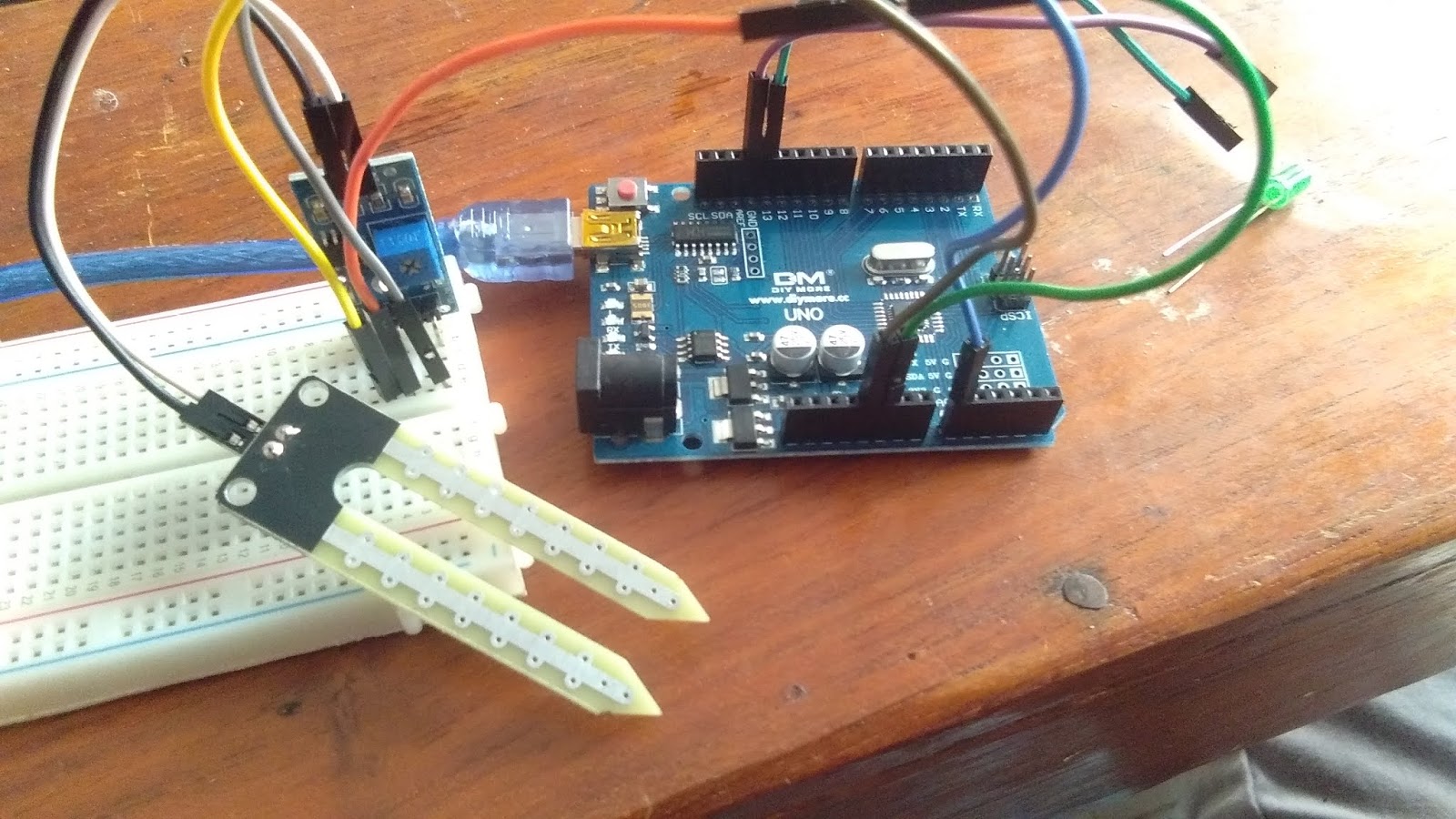 Sensor Kelembaban Tanah atau Soil Moisture - Algorista