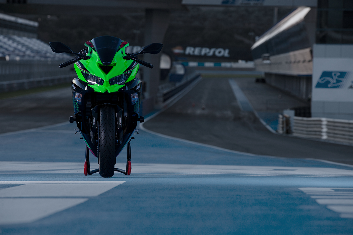 Kawasaki zx25r Carbon