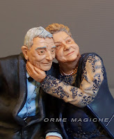 statuette personalizzate realistiche nonna abbraccia nonno ritratto in miniatura orme magiche