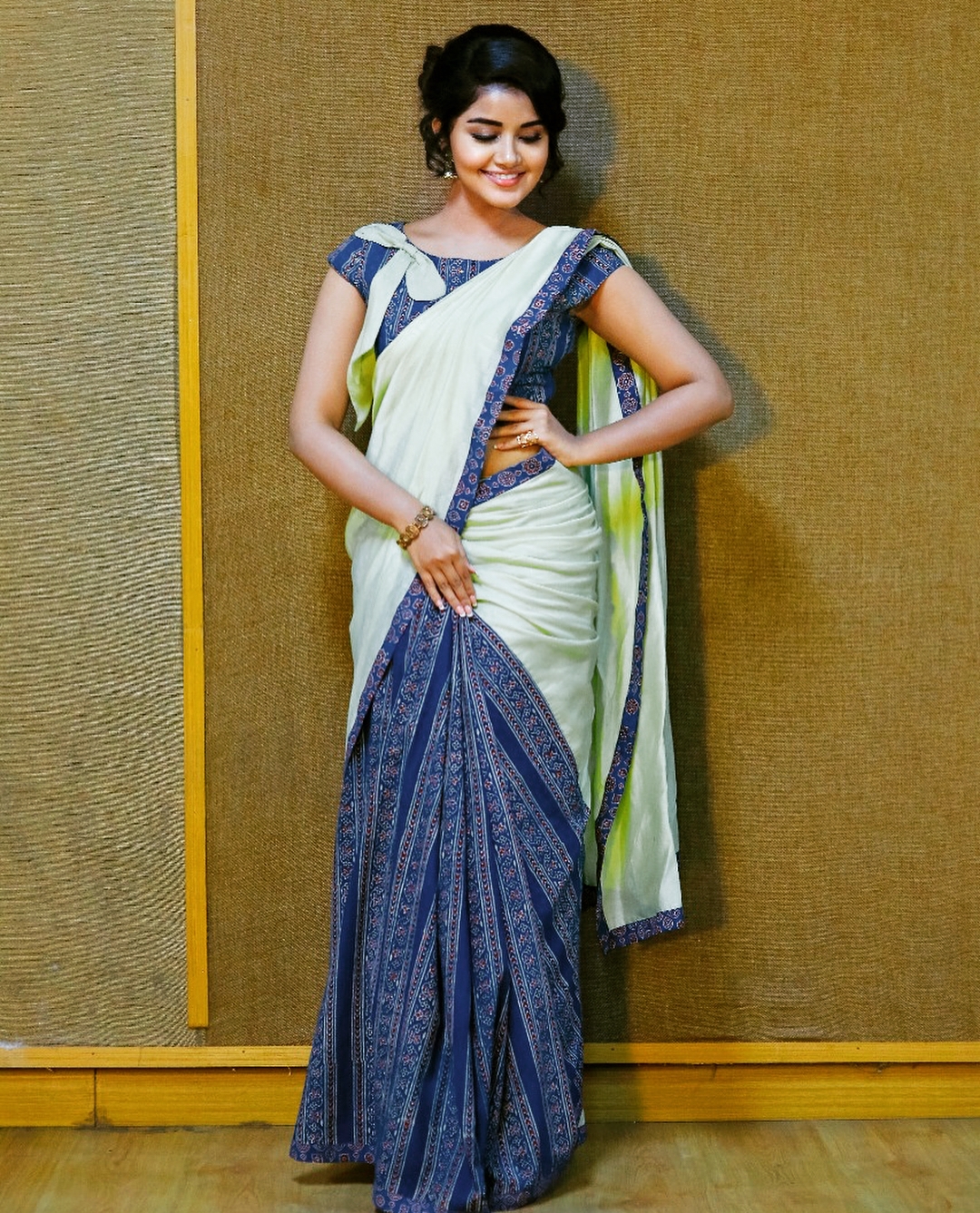 Anupama Parameswaran- Cute and Hot Saree Photos! 