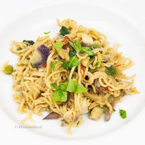 Vegetable Noodles with Peanut Butter Sauce