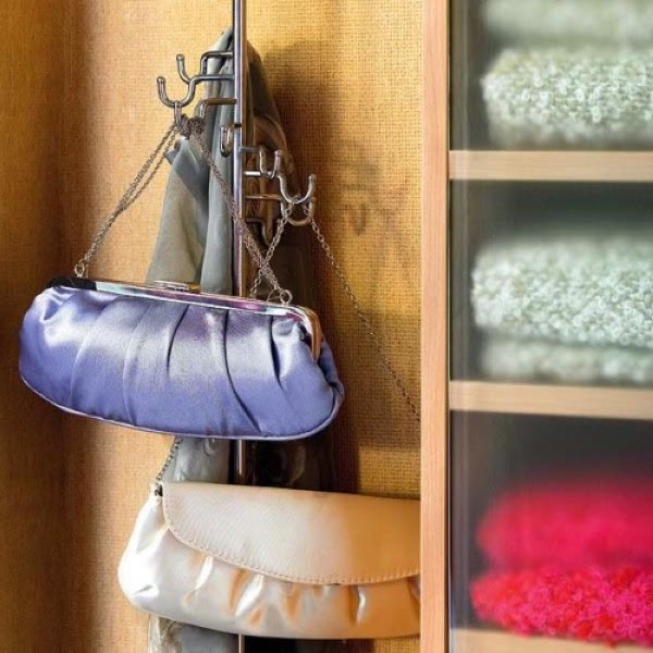 Practical ideas for storing bags