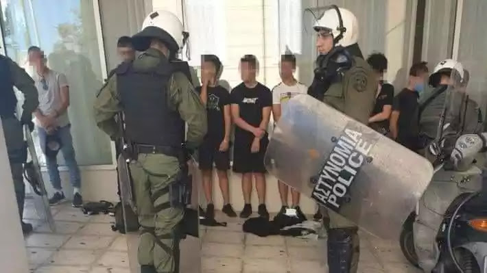 Οι ελληνόφωνοι εκμεταλλεύονται την σύλληψη του 14αχρονου για να μαζέψουν πρόβατα στο μαντρί τους Οι ελληνόφωνοι εκμεταλλεύονται την σύλληψη του 14αχρονου για να μαζέψουν πρόβατα στο μαντρί τους