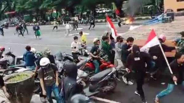 Pendemo Tolak HRS di Makassar Dikejar dan Dilempari