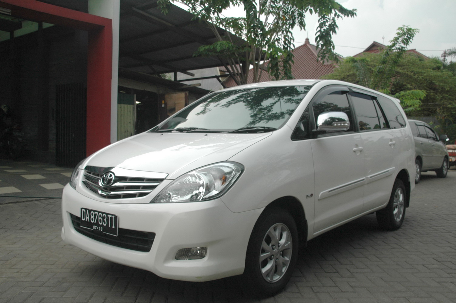 automoda: TOYOTA KIJANG INNOVA G DIESEL 2010