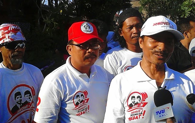 Jokowi Menang, Relawan Gundul Massal & Gelar Panggung Rakyat