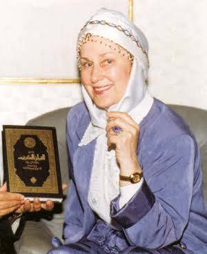 8 معلومات عن أول مترجمة قرآن للروسية 8 معلومات عن أول مترجمة قرآن للروسية