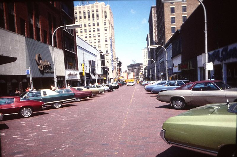 31 Fascinating Snapshots That Capture Street Scenes of Downtown Grand