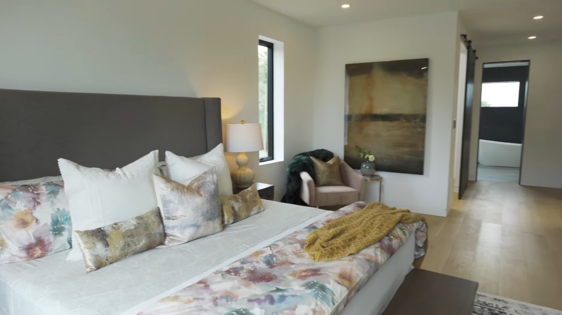 41 Interior Design Photos vs. 4 Velma Dr, Toronto Luxury Home Tour
