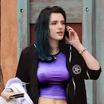 Bella Thorne Braless Foto 10