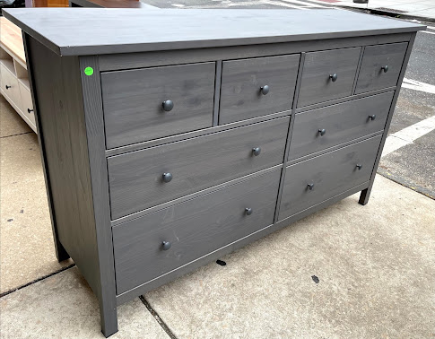 Uhuru Furniture Collectibles 487372, 8 Drawer Dresser Dark Gray Stained