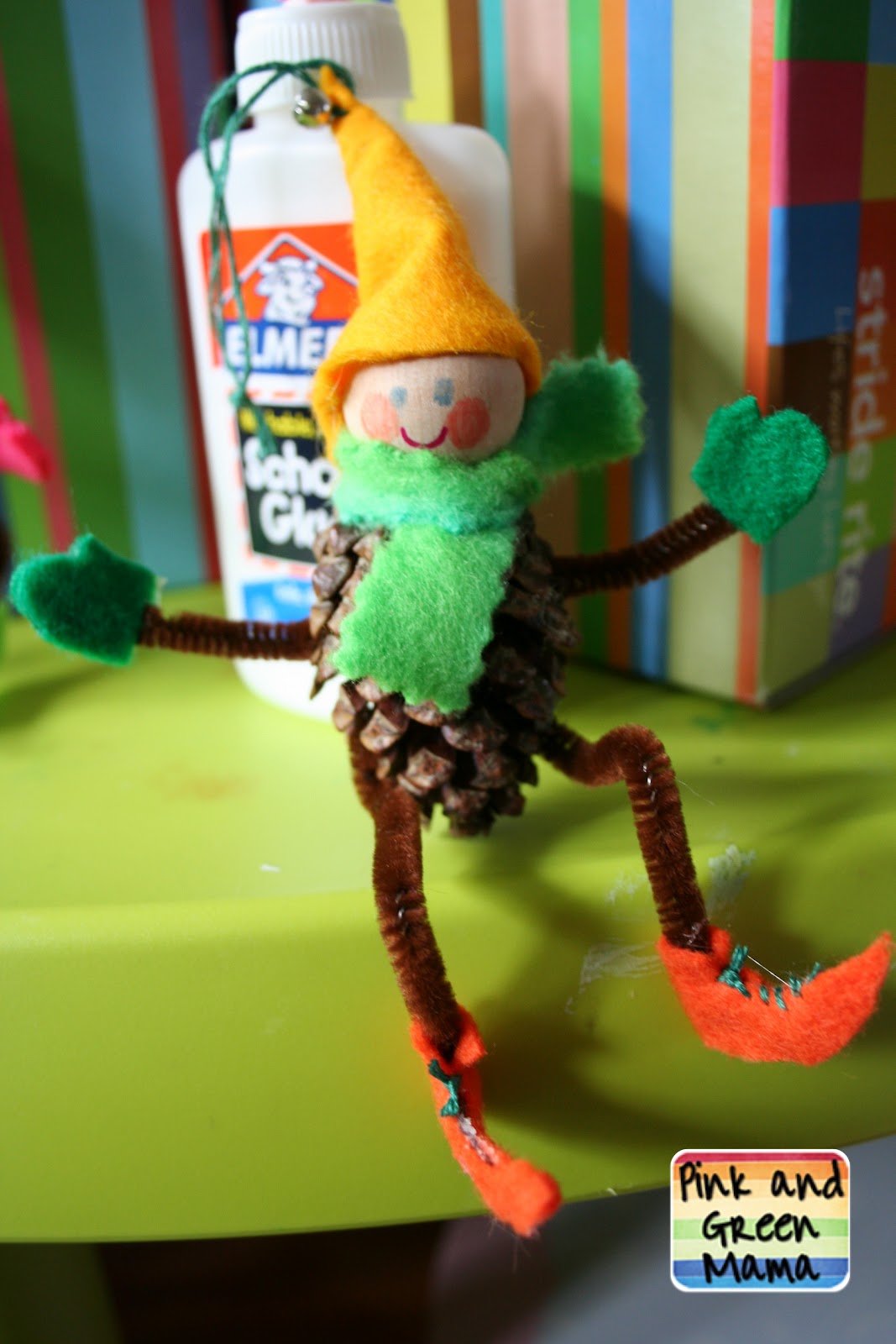 Pink and Green Mama * Homemade Christmas Crafts Pine Cone Elves