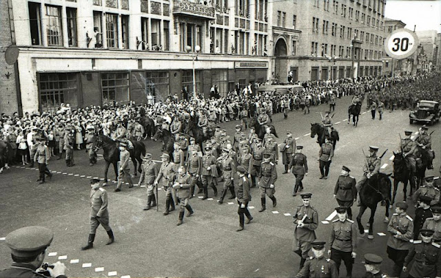 German prisoners, 17 July 1944