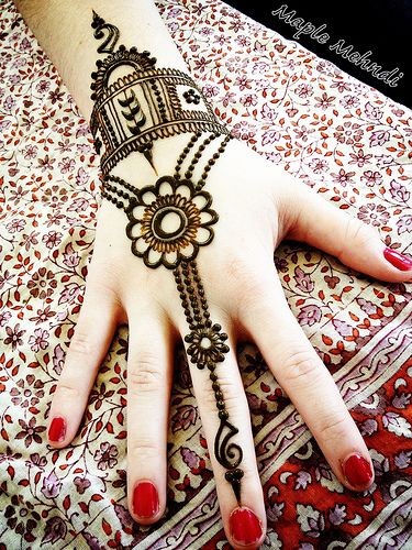 A Blend of Modern  Traditional Bangle Mehndi Designs for You