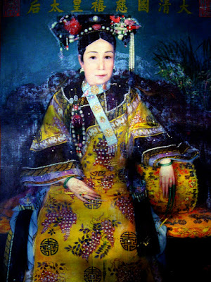 Jung Chang, Cesarzowa wdowa Cixi, Okres ochronny na czarownice, Carmaniola