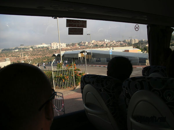 Vista de un checkpoint desde el autobús que nos lleva a Belén