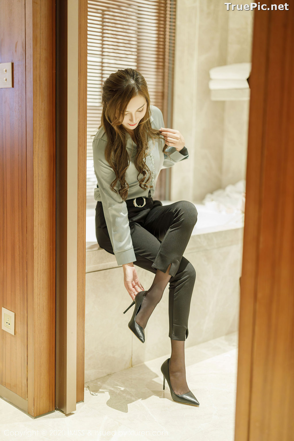 Image IMISS Vol.492 - Chinese Model - Lavinia肉肉 - Long Legs Office Girl - TruePic.net - Picture-23