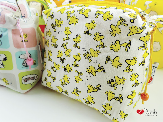 Necessaires Triangulares Snoopy Quadrinhos e Woodstock