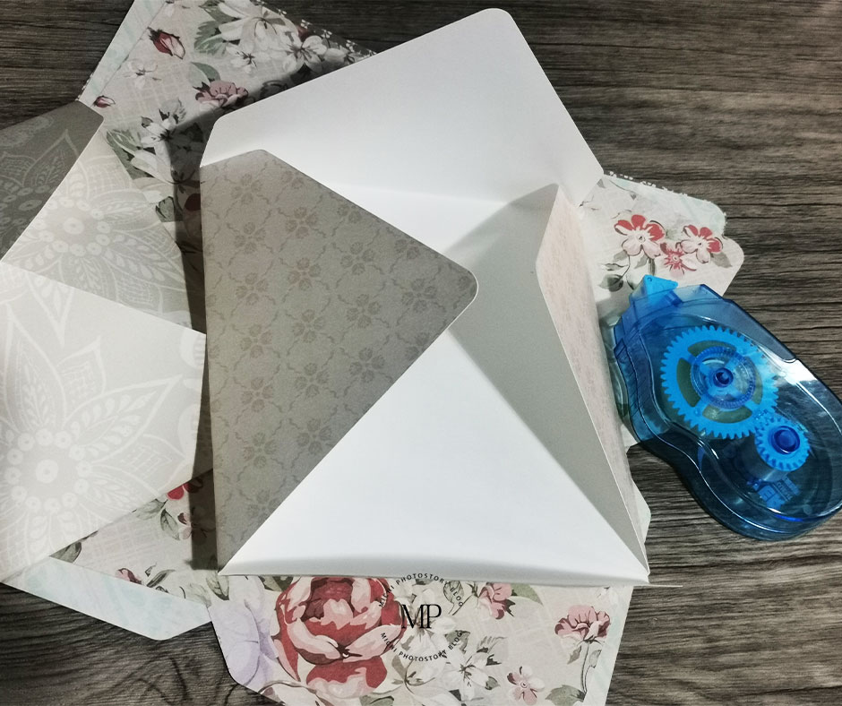 Michi Photostory DIY Envelope Using Cricut