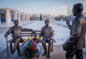 Памятник писателям Сакену Сейфуллину, Ильясу Жансугурову и Беимбету Майлину