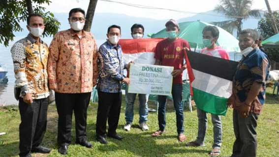 PSB FC Batu Taba Serahkan Donasi Palestina