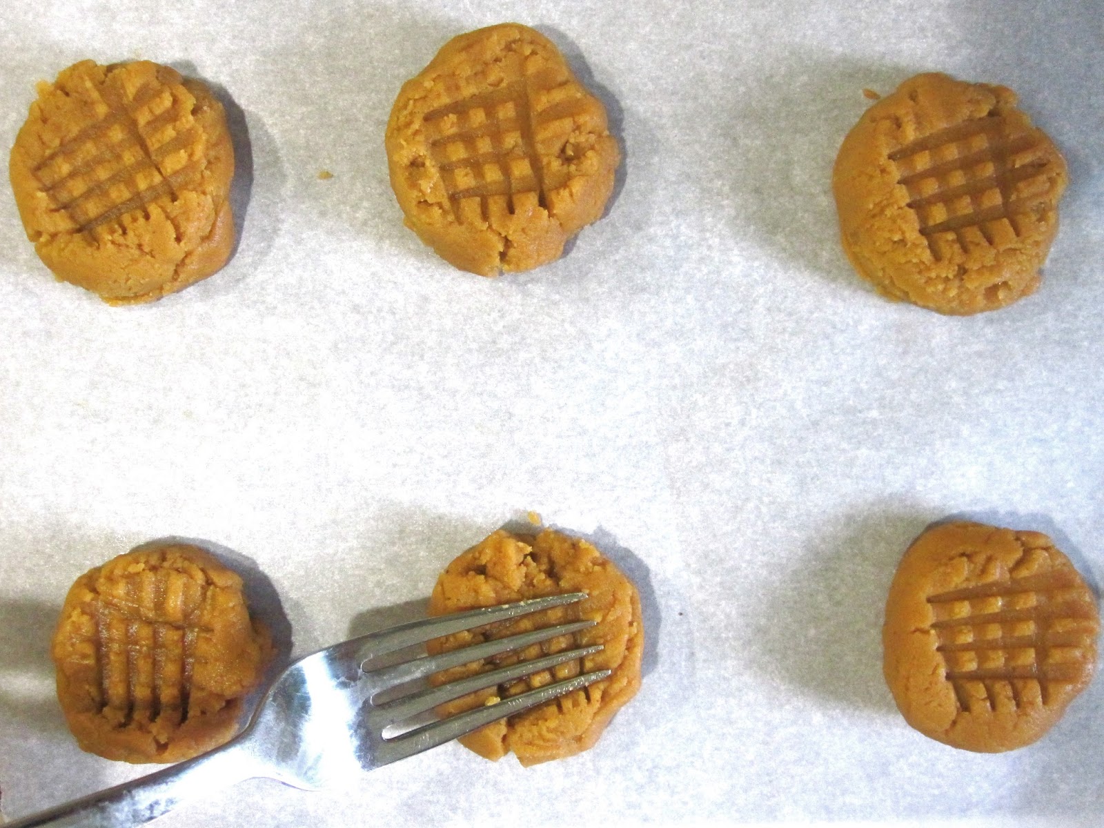 Flourless Vanilla Almond Butter Cookies (glutenfree, peanutfree, dairyfree) The Lindsay Ann