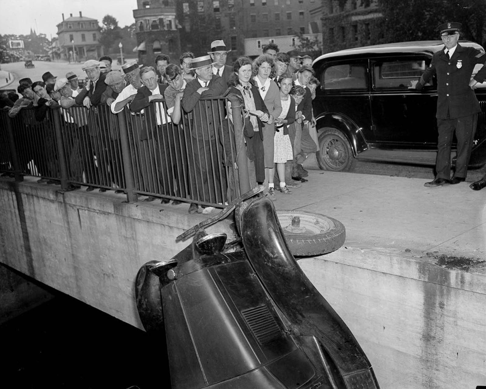 Фотографии 1930 х годов. Бостон 1930. Автомобильные аварии прошлого века. Бостон 30 х годов. Ретро фото.