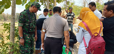GEGER BUNUH DIRI DI GONDANG SRAGEN. TAK TAHAN KAHANAN, WARGA KALIWEDI NEKAT GANTUNG DIRI DI KUBURAN GEGER BUNUH DIRI DI GONDANG SRAGEN. TAK TAHAN KAHANAN, WARGA KALIWEDI NEKAT GANTUNG DIRI DI KUBURAN