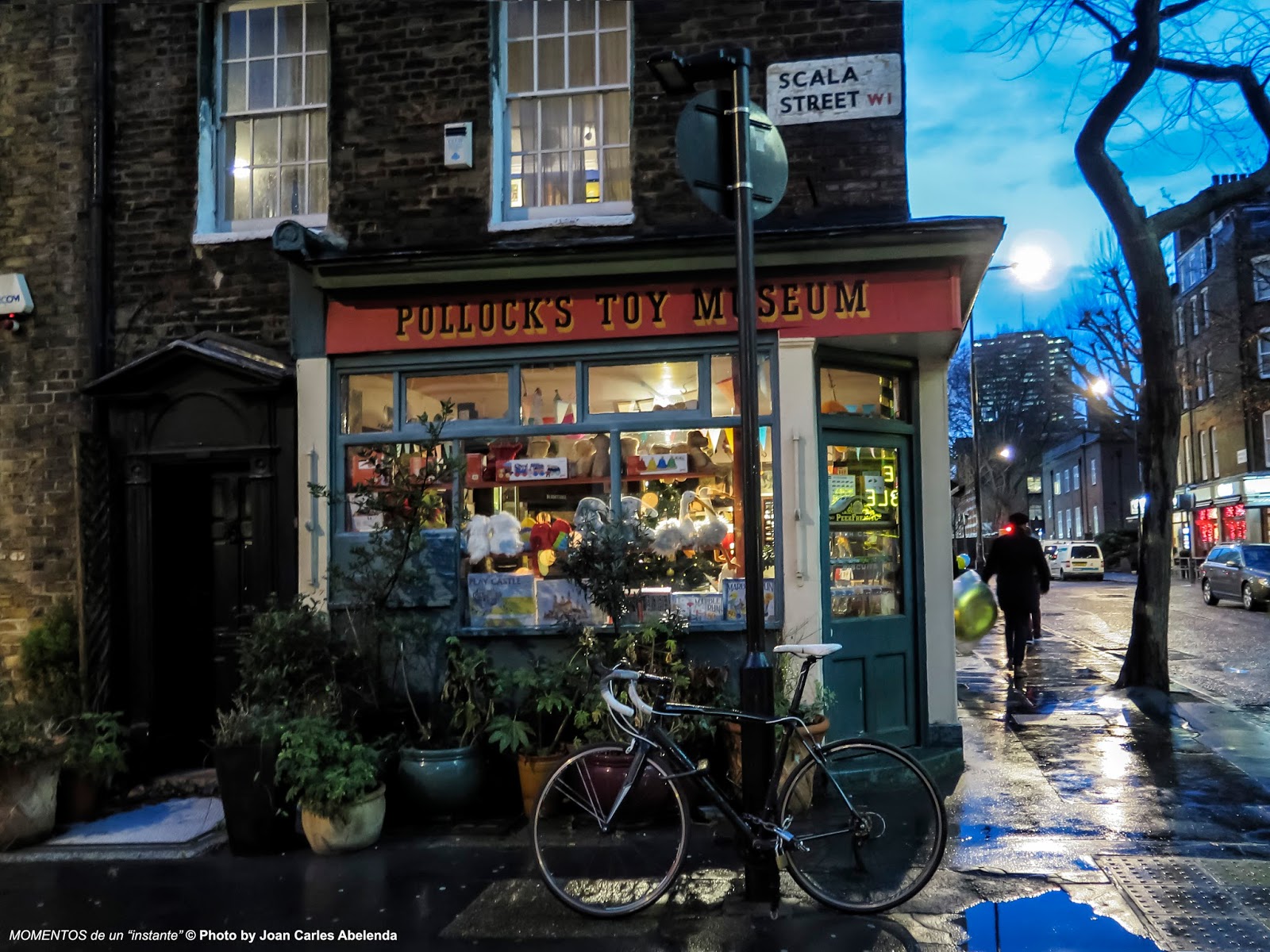 MOMENTOS de un "instante" London (Fitzrovia) Pollock´s