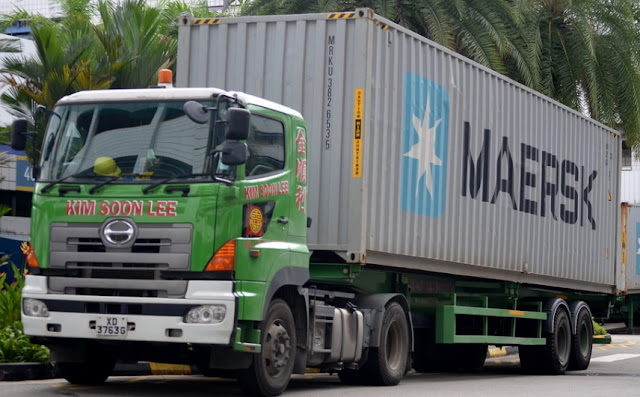 Truk Kontainer Hino-maersk