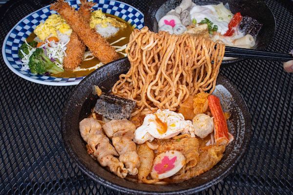 台南鍋燒【等咧粉圓古早味茶飲五妃概念館】中西區美食!來台南不吃鍋燒意麵不然要幹嘛!咖哩飯爆餡里肌三明治潛艇堡都太誘人了吧!