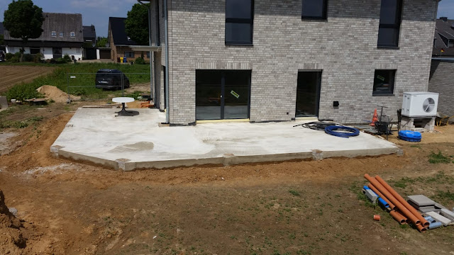 Hausbau Nadine, Max & Alex: Terrasse betoniert