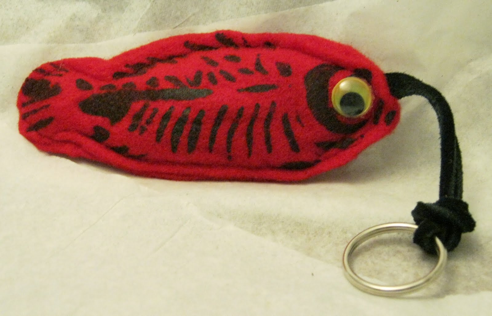 Trina is artsy fartsy: Fishy Bone Keychain
