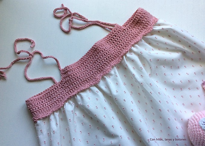 Con hilos, lanas y botones: Camisón de niña con canesú de ganchillo