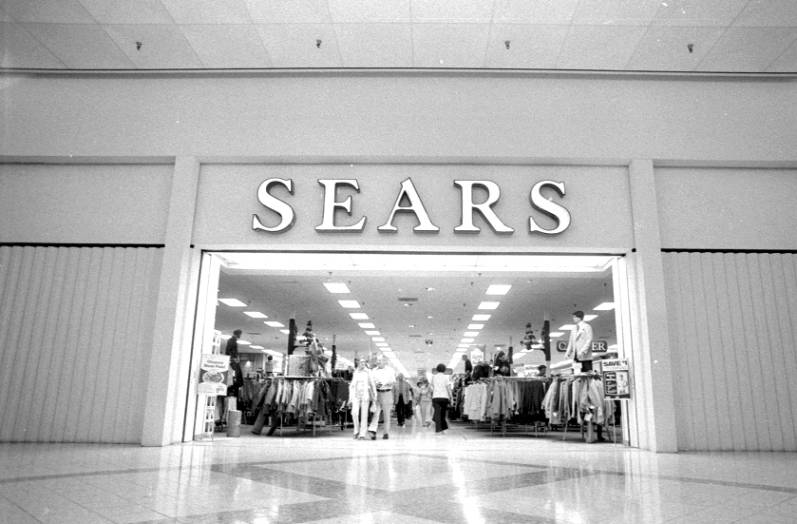 Lost my shop. Sears s20952. American Mall 1970s empty. Sears holdings. Gallery Mall Outlet Goynuk.