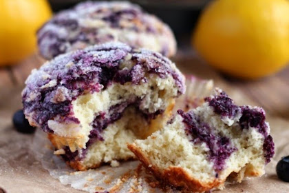 THE BEST BLUEBERRY MUFFINS
