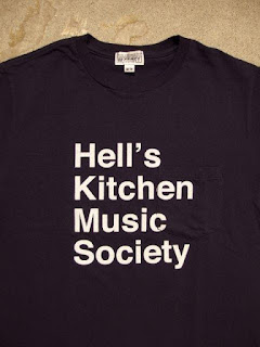 EG WORKADAY × SUNRISE MARKET 別注 Hell's Kitchen Music Society Print T-Shirt - Navy/White