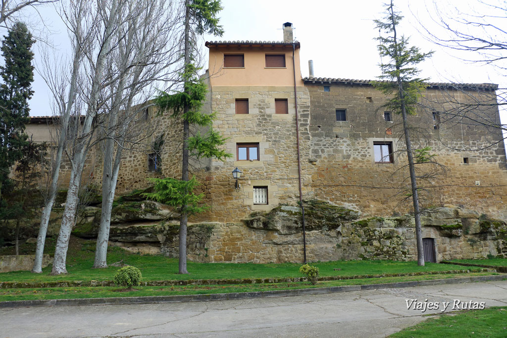 Paseo por detrás del castillo de Sajazarra