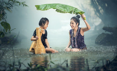 contoh Puisi tentang Hujan yang menggema di seluruh jiwa CONTOH PUISI TENTANG HUJAN SEBAGAI BAHAN BELAJAR BAHASA DAN SASTRA