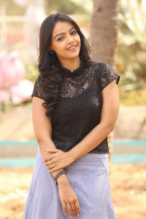 Nitya Shetty Photos At Padesave Interview