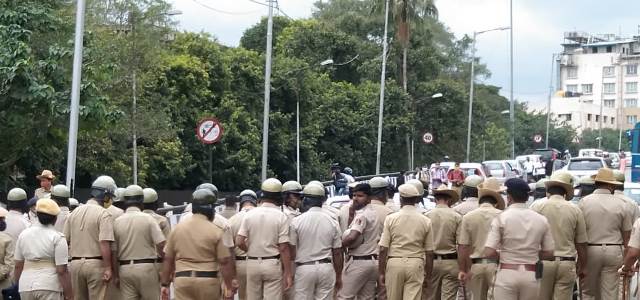 Financial support for Police personnel- ಪೊಲೀಸರಿಗೆ 5 ಸಾವಿರ ರೂ. ಪ್ರೋತ್ಸಾಹ ಧನ: ತಮಿಳುನಾಡು ಸರ್ಕಾರದ ಕೊಡುಗೆ Financial support for Police personnel- ಪೊಲೀಸರಿಗೆ 5 ಸಾವಿರ ರೂ. ಪ್ರೋತ್ಸಾಹ ಧನ: ತಮಿಳುನಾಡು ಸರ್ಕಾರದ ಕೊಡುಗೆ