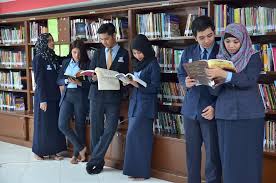 PENDIDIKAN AKADEMIS DAN KEJURUAN, PILIH MANA ?